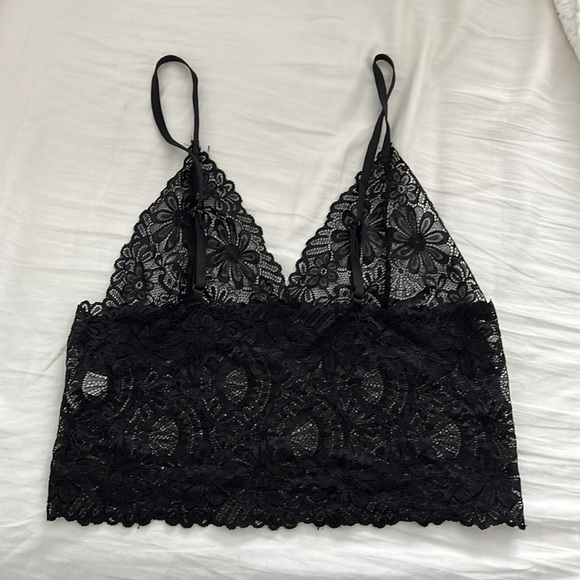 Lace crop tank - Picture 2 of 3